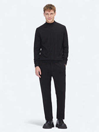 Siyah Yarım Balıkçı Yaka Jakarlı Yün Karışımlı Triko Kazak