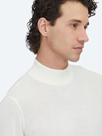 Ekru Yarım Balıkçı Yaka Jakarlı Yün Karışımlı Triko Kazak