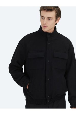 Siyah Comfort Fit Dik Yaka Casual Dokuma Mont