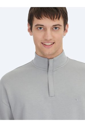 Gri Dik Yaka Sweatshırt