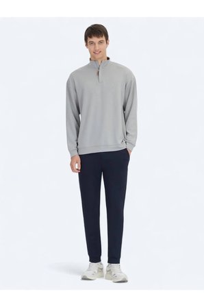 Gri Dik Yaka Sweatshırt