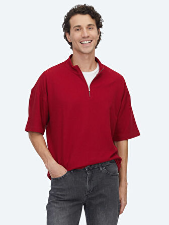 Kırmızı Desenli Dik Yaka T-Shirt