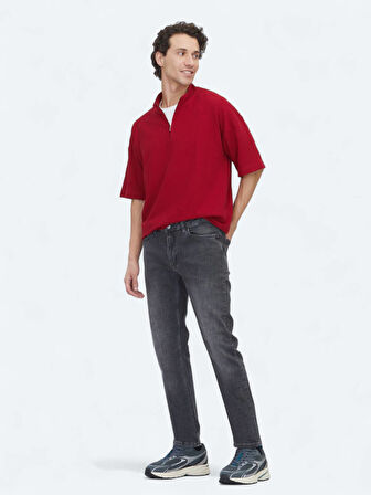 Kırmızı Desenli Dik Yaka T-Shirt