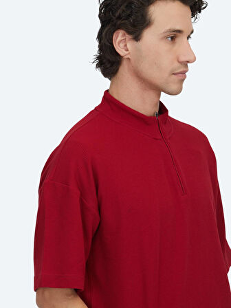 Kırmızı Desenli Dik Yaka T-Shirt