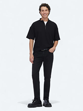 Siyah Desenli Dik Yaka T-Shirt