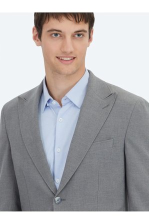 Gri Çizgili Modern Fit Takım Elbise