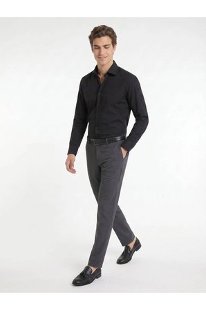 Siyah Regular Fit Uzun Dokuma Casual Pamuk Karışımlı Gömlek