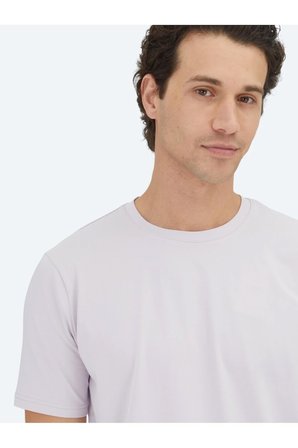 Lila Düz Bisiklet Yaka Pamuk Karışımlı T-Shirt