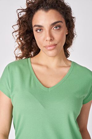 Kadın %100 Pamuklu Dokulu V Yaka Kısa Kollu Tişört