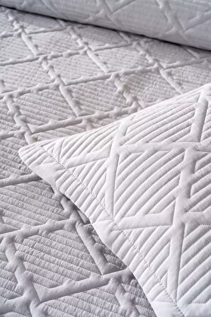 Edda Gri Nakışlı Çift Kişilik Yatak Örtüsü Takımı 3 Parça Uyku Seti