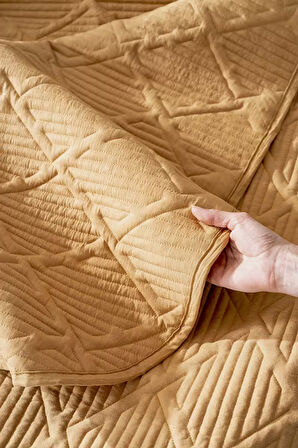 Edda Hardal Nakışlı Çift Kişilik Yatak Örtüsü Takımı 3 Parça Uyku Seti