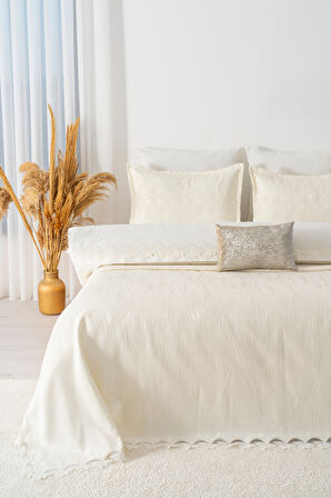 İlay Ekru Nakışlı Çift Kişilik Nevresimli Pike Seti - 8 Parça Çeyiz Seti