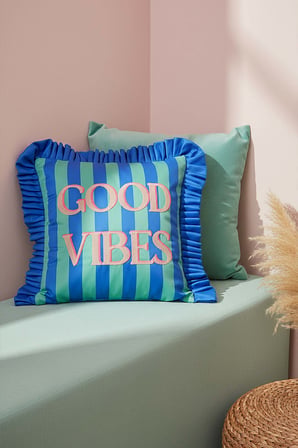 Good Vibes Fırfırlı Dekoratif Kırlent Kılıfı