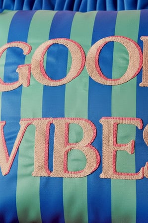 Good Vibes Fırfırlı Dekoratif Kırlent Kılıfı