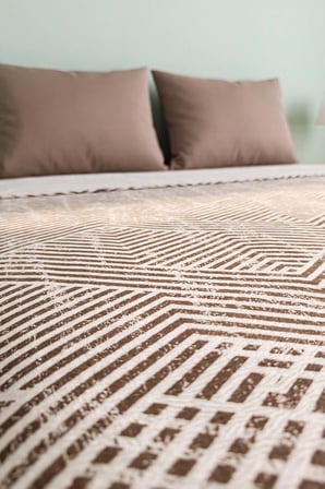 Kahverengi Prizma Desenli Çift Kişilik Baskılı Pike & Yatak Örtüsü 200x230 cm