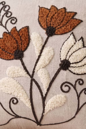 Kahverengi Kıvrım Dal Desenli Punch Dekoratif Kırlent Kılıfı