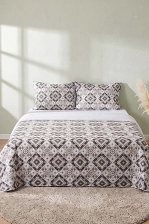 Nomad Geometrik Çift Kişilik Kapitone Pike & Çok Amaçlı Yatak Örtüsü - 3 Parça
