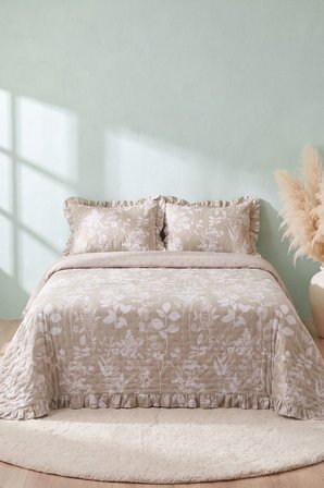 Sade Çiçekler Breeze Çift Kişilik Yatak Örtüsü Seti – 3 Parça