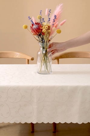 Krem Dal Desen Sıvı İtici Leke Tutmaz Masa Örtüsü 160x220 cm