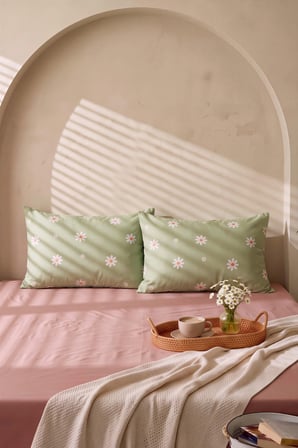 Pudra Kahve Minimal Yeşil Papatya Çift Kişilik Lastikli Çarşaf Takımı 160x200 cm - 3 Parça