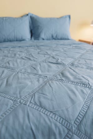 Serra Tila Mint Çift Kişilik Yatak Örtüsü Seti – 3 Parça
