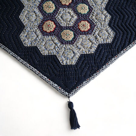 Dantel Motifli Patchwork Masa Örtüsü