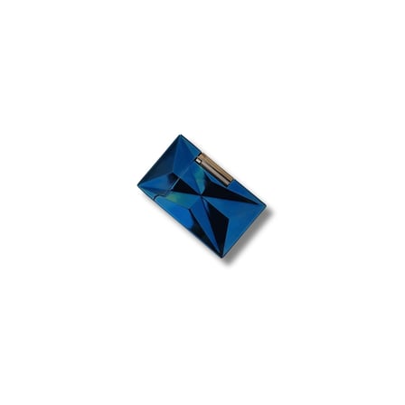Parlak Safir Mavi Geometrik Kesim Metal Çakmak - Göz Alıcı Lüks Tasarım