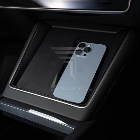 Model Y 2025+ Juniper Kablosuz Şarj Yeri Pedi