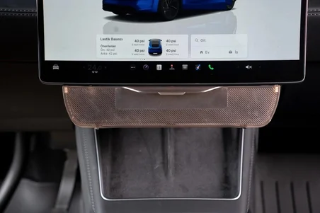 Tesla Model Y Juniper 2025+ Konsol Düzenleme Seti – Kapaklı Alt Konsol Organizer & Ayarlanabilir Telefon Tutucu