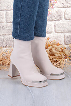 Guja 25K414-2 Kalın Topuklu Kut Burun Arka Kısımdan Fermuarlı Kadın Bot