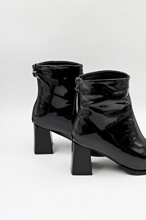 Guja İthal Seri Kadın Rugan Topuklu Toka Detaylı Bot GJ415 - Siyah - 36