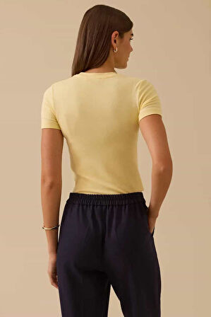 Kadın Yuvarlak Yaka Kısa Kollu Basic T-Shirt - Sarı | S