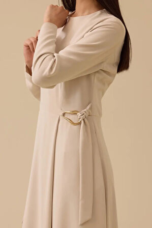 Kadın A Kesim Beli Metal Aksesuarlı Maksi Elbise - Bej | 42