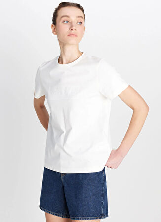 Wrangler Bisiklet Yaka Ekru Kadın T-Shirt W2510755102-Regular Fit T-shirt