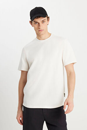 Wrangler Erkek Beyaz Relaxed Fit Dokulu Basic T-Shirt - W2510718104