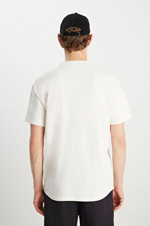 Wrangler Erkek Beyaz Relaxed Fit Dokulu Basic T-Shirt - W2510718104