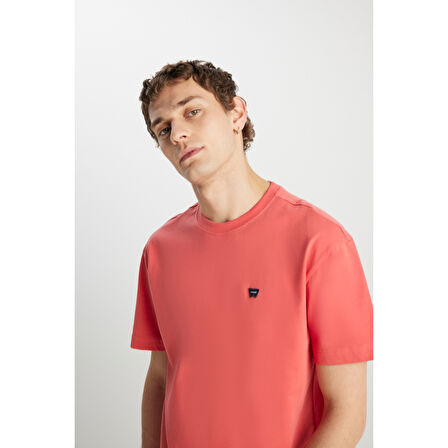 Wrangler Relaxed Fit Small Logo Pembe Tişört MW7NM20387733L 	