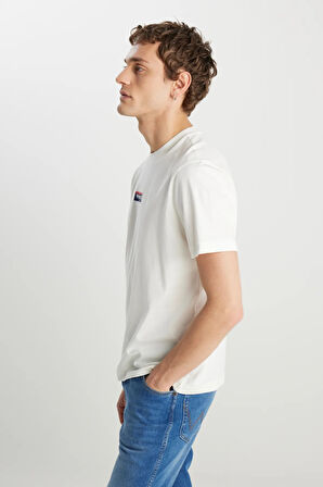 Wrangler %100 Pamuk Regular Fit Normal Kesim Bisiklet Yaka Ekru Mini Logo Tişört