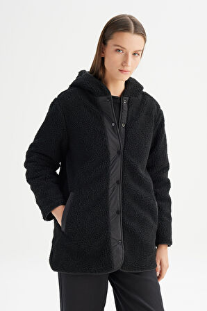 Regular Fit Normal Kesim Kapüşonlu Siyah Kapitoneli Mont