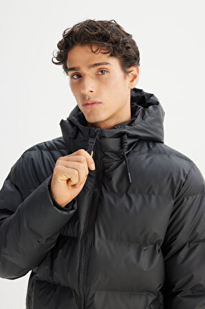 Regular Fit Normal Kesim Kapüşonlu Cepli Şişme Puffer Mont