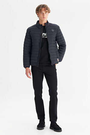 Regular Fit Normal Kesim Dik Yaka Cepli Şişme Mont