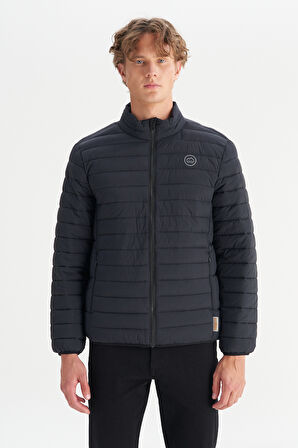 Regular Fit Normal Kesim Dik Yaka Cepli Şişme Mont