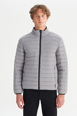 Regular Fit Normal Kesim Dik Yaka Cepli Şişme Mont