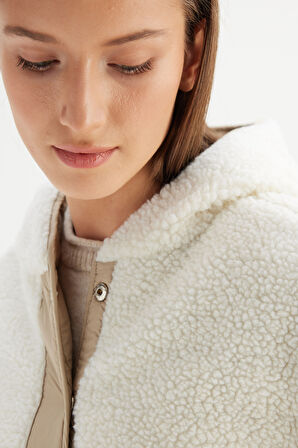 Regular Fit Normal Kesim Kapüşonlu Bej Kapitoneli Mont