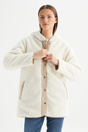 Regular Fit Normal Kesim Kapüşonlu Bej Kapitoneli Mont