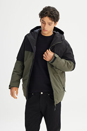 Relaxed Fit Rahat Kesim Kapüşonlu Sıcak Tutan Mont