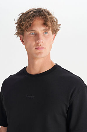 %100 Pamuk Relaxed Fit Rahat Kesim Biisklet Yaka Logo Detaylı Tişört