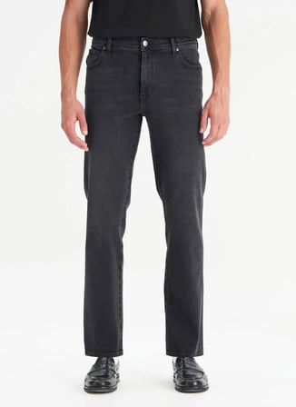 Wrangler Normal Bel Straight Siyah Erkek Denim Pantolon MW12100012TI Siyah Denim Pantolon