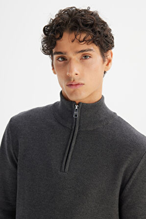 Pamuklu Regular Fit Normal Kesim Dik Yaka Triko Kazak