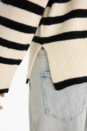 DeFacto Oversize Yarım Balıkçı Yaka Çizgili Triko Kazak A7047AX25WNER103